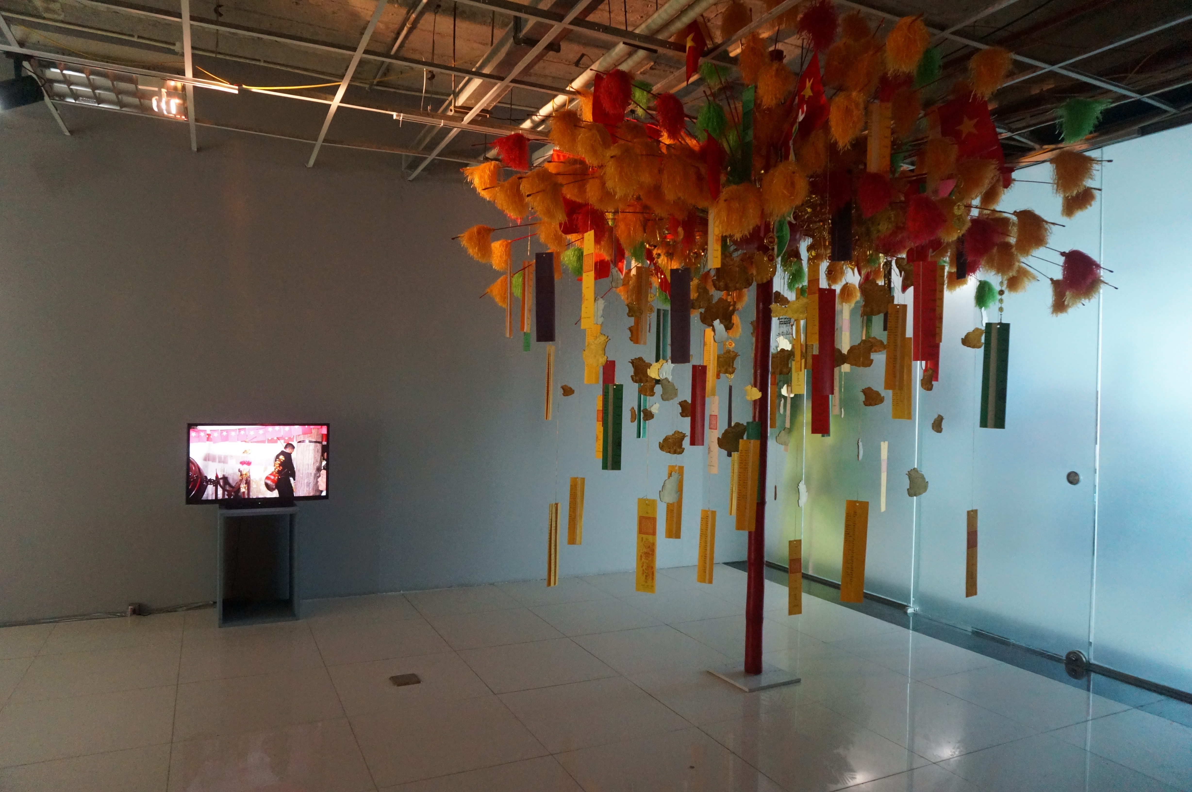 Spiritual Tree and Video ( Catching Frog - Nguyễn Văn Thủy )